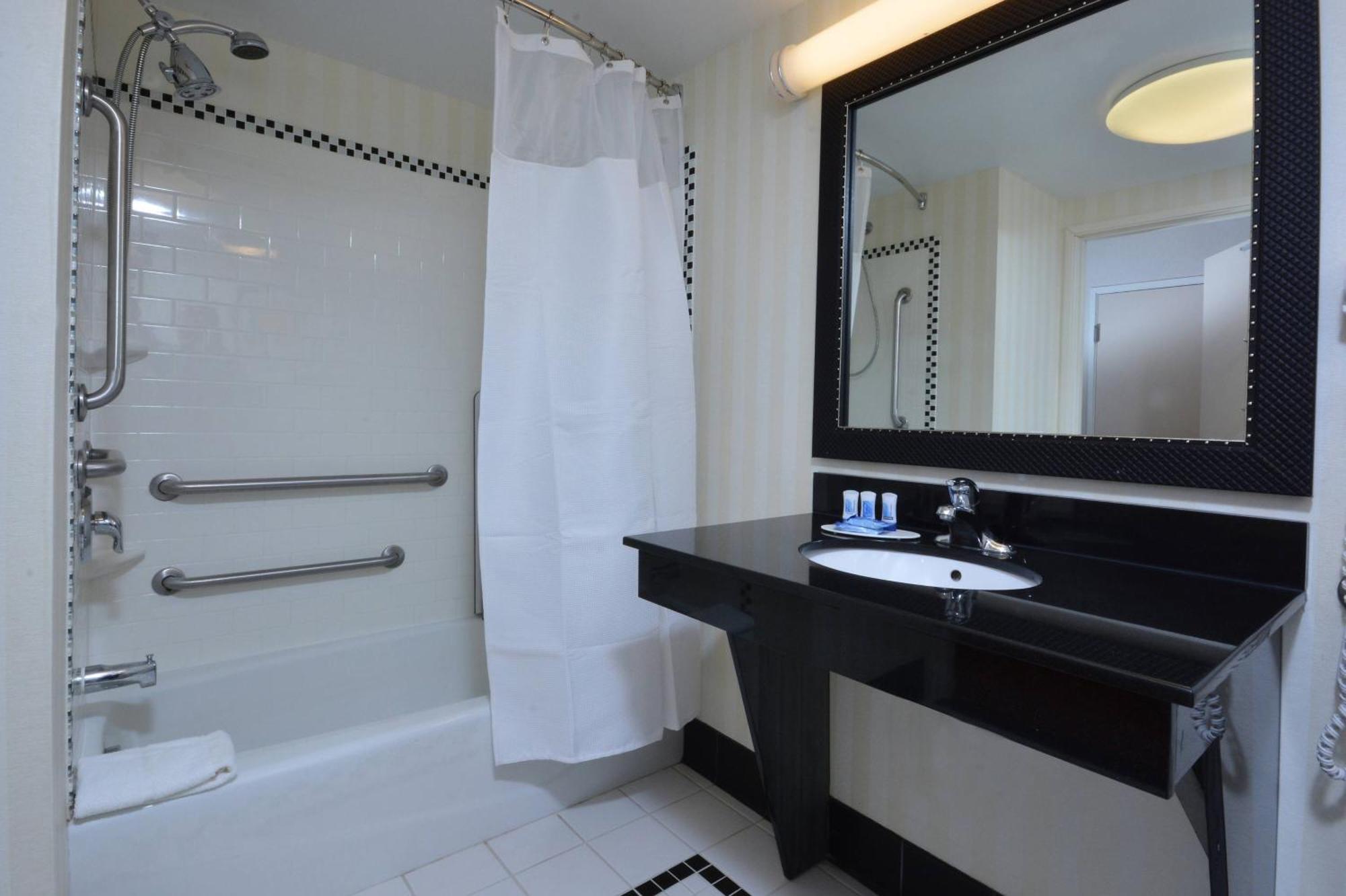 Fairfield Inn & Suites ווית'וויל מראה חיצוני תמונה
