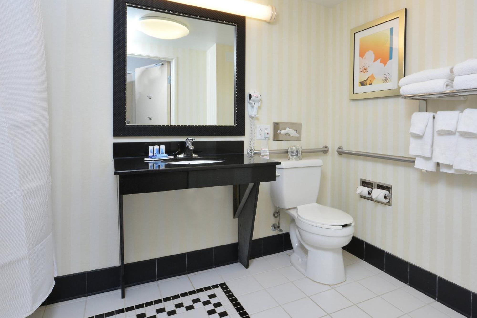 Fairfield Inn & Suites ווית'וויל מראה חיצוני תמונה