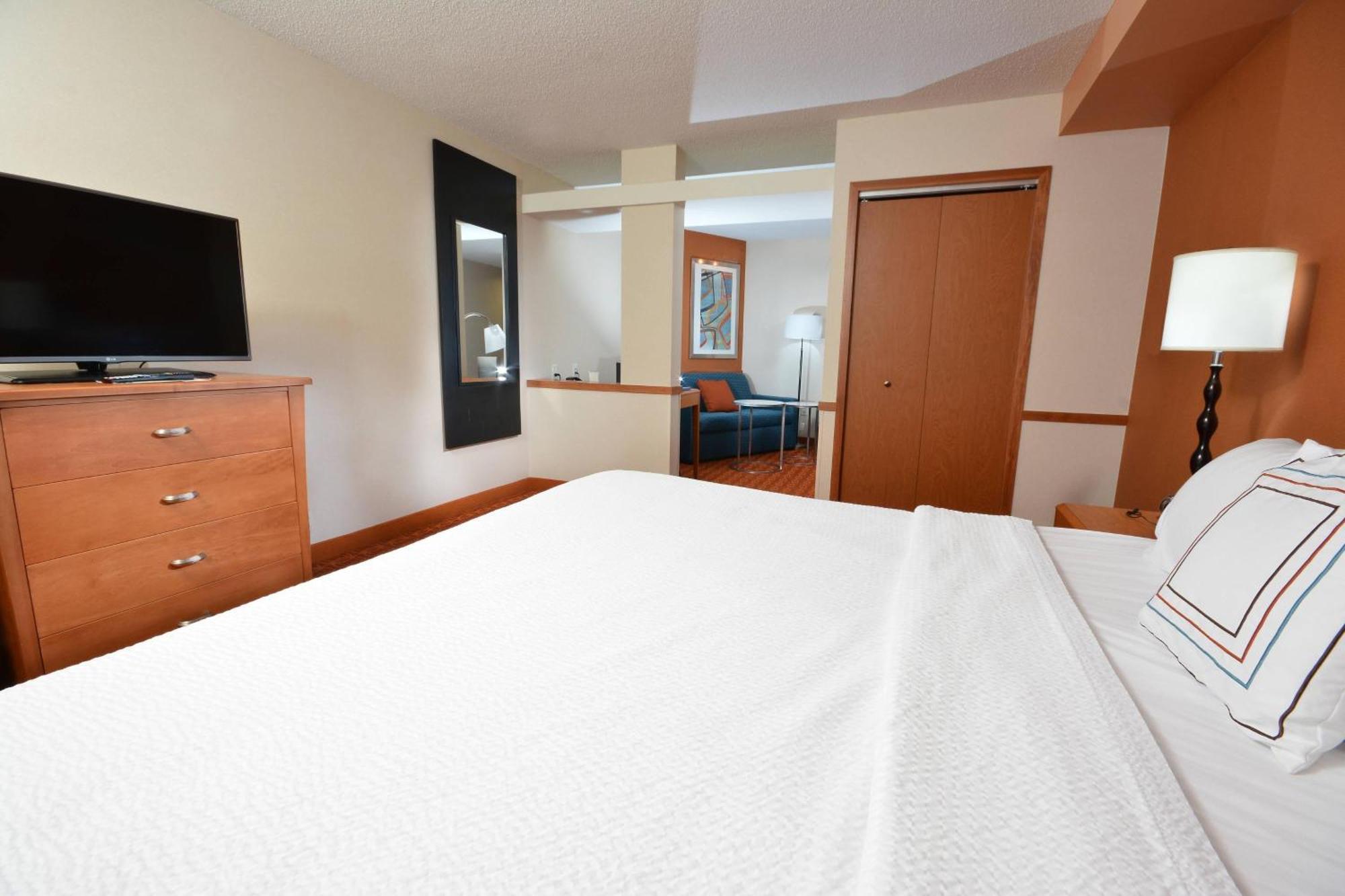 Fairfield Inn & Suites ווית'וויל מראה חיצוני תמונה