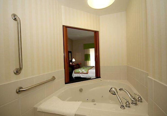 Fairfield Inn & Suites ווית'וויל מראה חיצוני תמונה